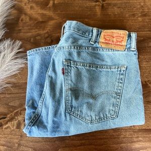 Mens 38 Levi “Dad” shorts 505 denim